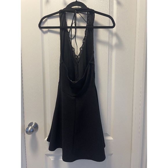 Boohoo Petite Lace Trim Halter Plunge Skater Dress - Picture 3 of 4